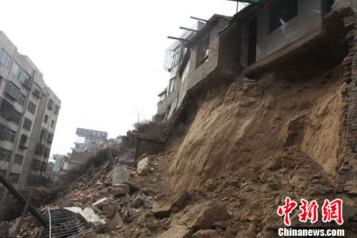 17��18�r50���S���m���г��P(gu��n)�^(q��)����ƺ�ֵ���Ҝ�3̖�l(f��)��߅�±��������������s50���������T־܊ �z